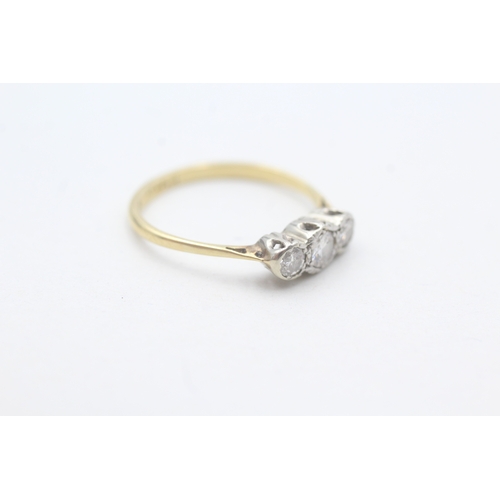 31 - 18ct gold diamond set trilogy ring (1.8g) Size L