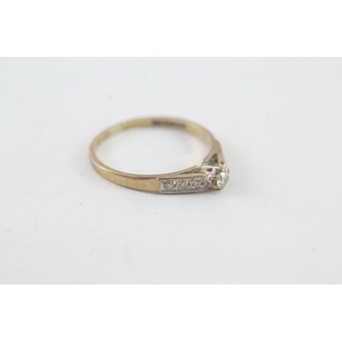 32 - 9ct gold vintage diamond solitaire ring (1.5g) Size N