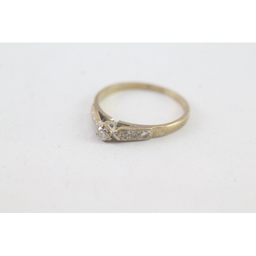 32 - 9ct gold vintage diamond solitaire ring (1.5g) Size N