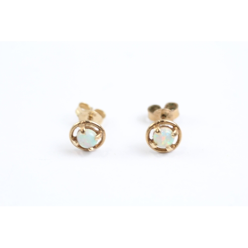 33 - 9ct gold opal stud earrings (0.8g)