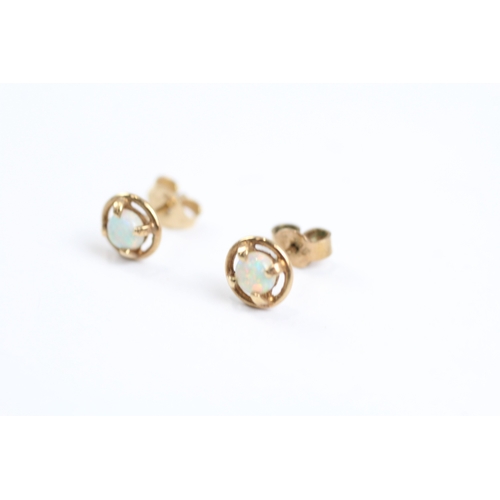 33 - 9ct gold opal stud earrings (0.8g)