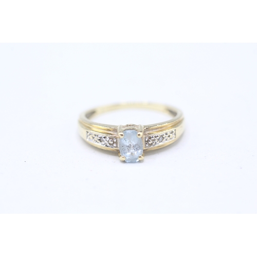 43 - 9ct gold diamond and aquamarine set ring (2.1g) Size M