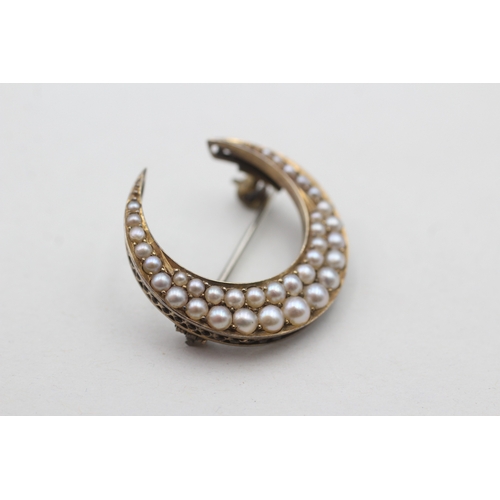 53 - 15ct gold antique split pearl set crescent moon brooch (4g)