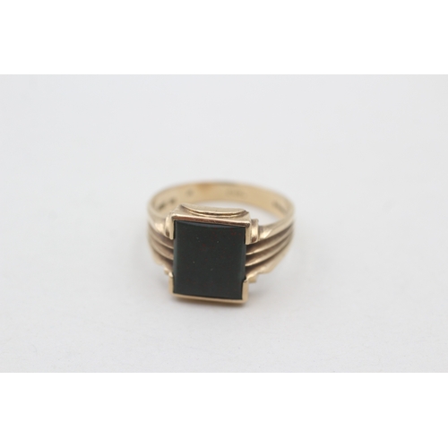 6 - 9ct gold vintage bloodstone set signet ring (4.2g) Size T