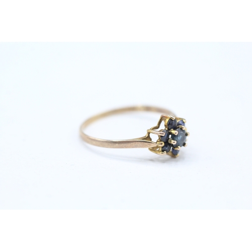 63 - 9ct gold and sapphire flower cluster set ring (1g) Size O