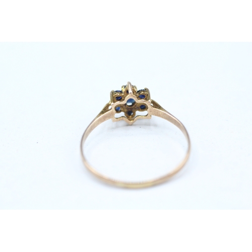 63 - 9ct gold and sapphire flower cluster set ring (1g) Size O