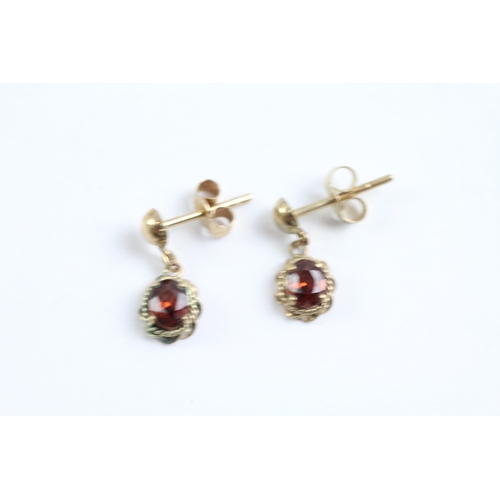 66 - 9ct gold garnet drop earrings (0.8g)