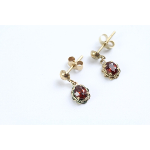 66 - 9ct gold garnet drop earrings (0.8g)