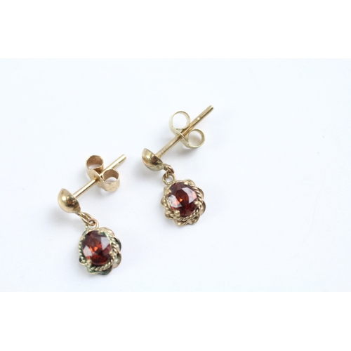 66 - 9ct gold garnet drop earrings (0.8g)