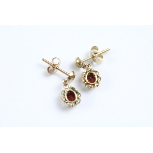 66 - 9ct gold garnet drop earrings (0.8g)