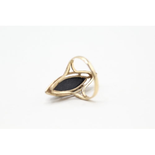 68 - 9ct gold black onyx dress ring (3.1g) Size I