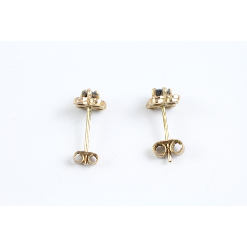 78 - 9ct gold sapphire flower stud earrings (0.8g)