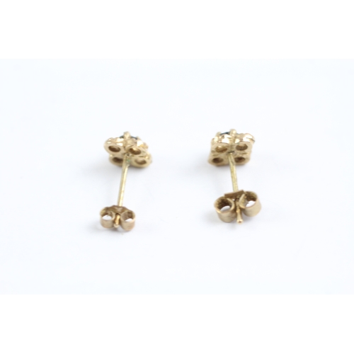 78 - 9ct gold sapphire flower stud earrings (0.8g)