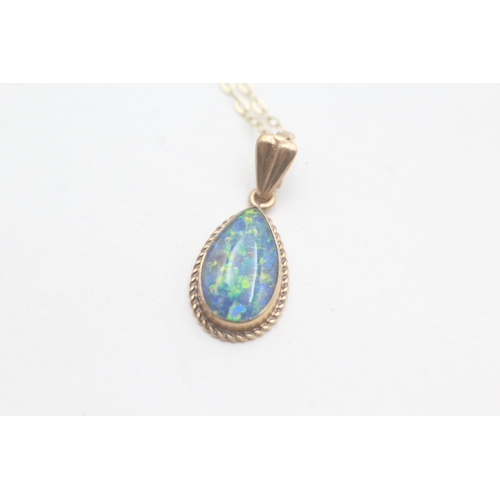 90 - 9ct gold opal triplet set pendant necklace (1.9g)