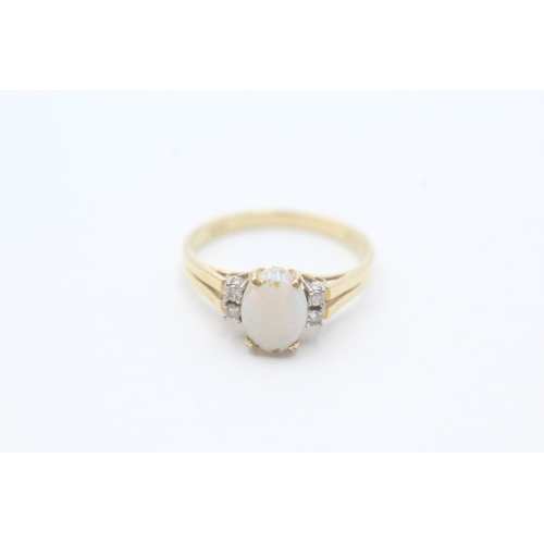 94 - 18ct gold opal and diamond set dress ring (2.2g) Size M