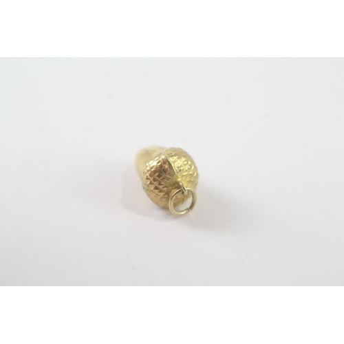 98 - 9ct gold acorn charm (0.4g)