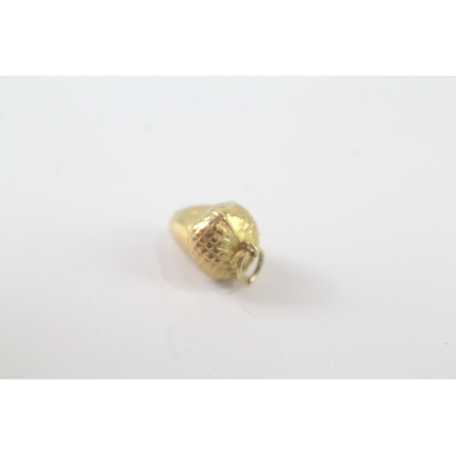 98 - 9ct gold acorn charm (0.4g)