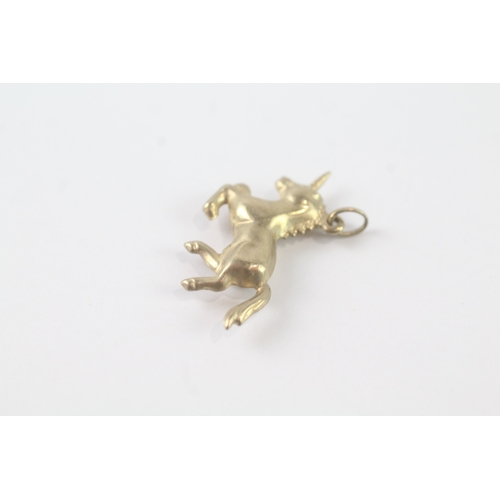 99 - 9ct gold unicorn charm (0.8g)