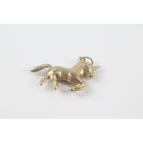 99 - 9ct gold unicorn charm (0.8g)