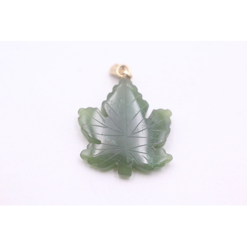 100 - 9ct gold nephrite maple leaf pendant (4.1g)