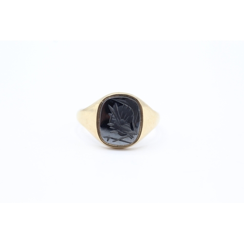 105 - 9ct gold hematite centurion intaglio signet ring (2.5g) Size S