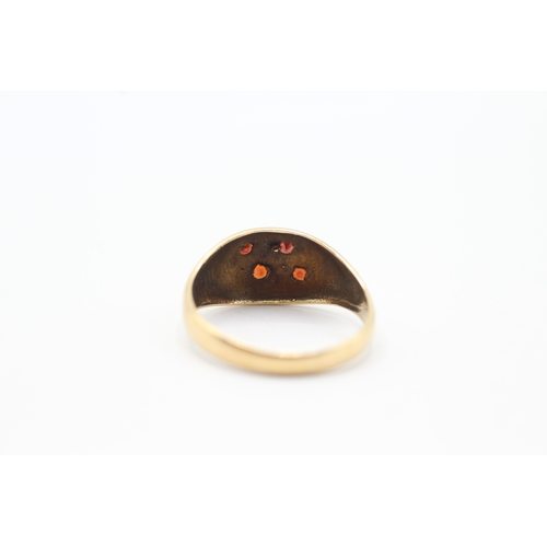 106 - 9ct gold vintage garnet set bombe ring (2g) Size L 1/2