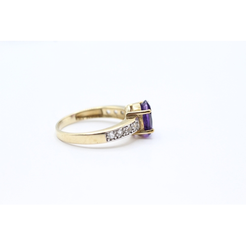 113 - 9ct gold amethyst & white gemstone dress ring (3.1g) Size N