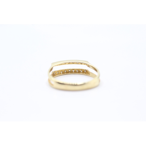 118 - 14ct gold diamond two row dress ring (2.1g) Size R