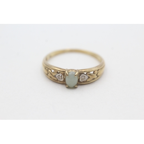 169 - 9ct gold jade & diamond dress ring (2g) Size S