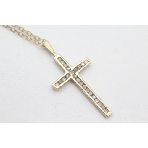 18 - 9ct gold diamond set cross pendant necklace (2.3g)