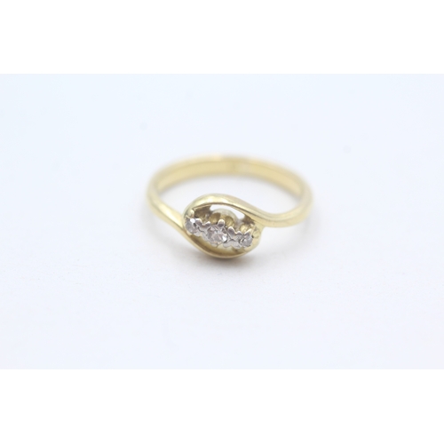 182 - 18ct gold diamond twist ring (2.7g) Size I 1/2