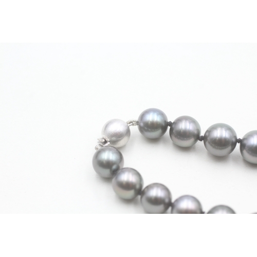 19 - 14ct gold cultured pearl bracelet (23.1g)