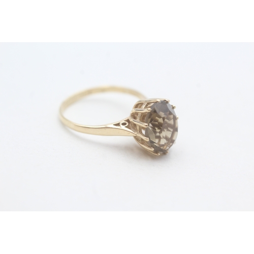 193 - 9ct gold oval cut smokey quartz dress ring (2.1g) Size J 1/2