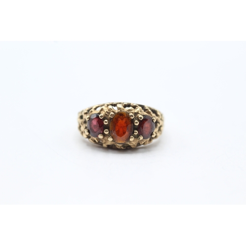 194 - 9ct gold vintage garnet dress ring (3.8g) Size L