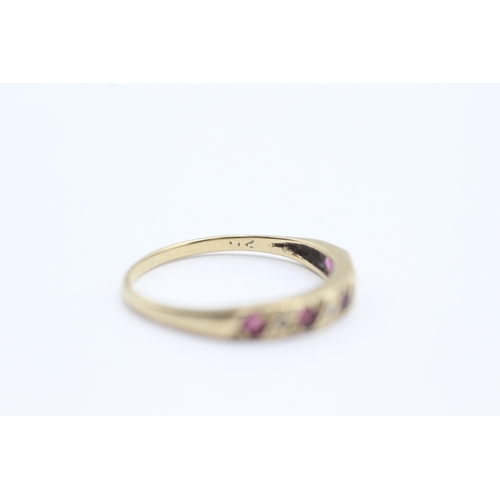 198 - 9ct gold ruby & diamond half eternity ring (1.1g) Size M