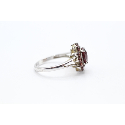 199 - 9ct gold garnet dress ring (3.3g) Size N