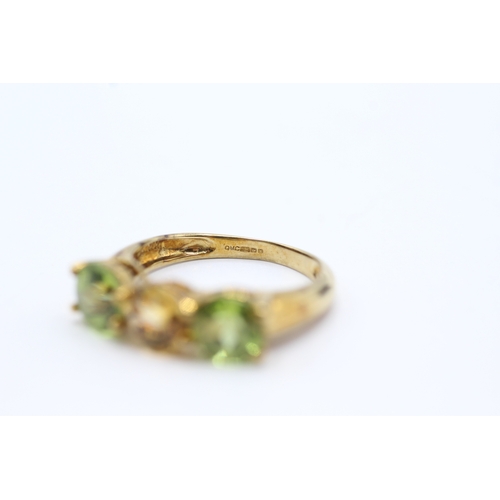 205 - 9ct gold peridot & citrine trilogy ring (2.5g) Size K 1/2