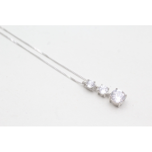 209 - 14ct white gold clear gemstone three stone drop pendant on chain (2.3g)