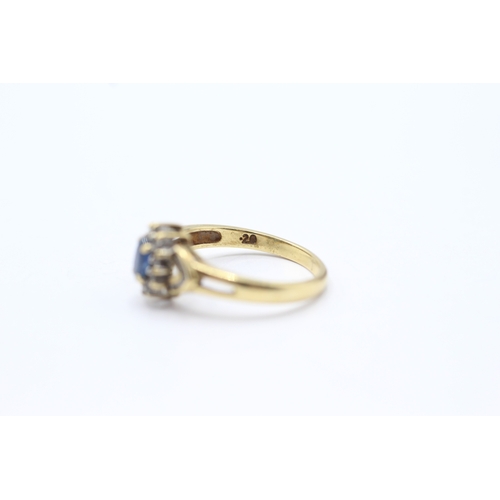 211 - 18ct gold sapphire and diamond ring (2.8g) Size K