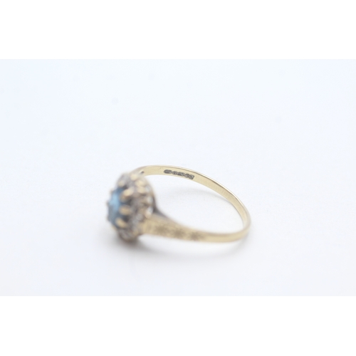 215 - 9ct gold blue gemstone & diamond cluster ring with patterned shoulders (1.6g) Size L