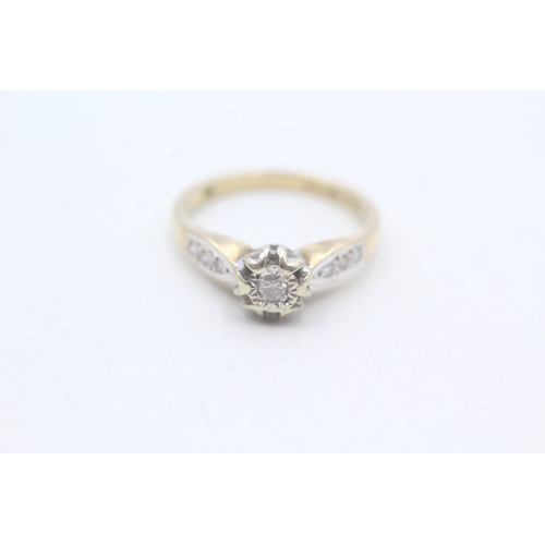 221 - 9ct gold diamond ring (2.3g) Size L 1/2