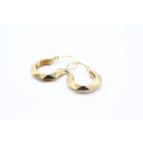 224 - 9ct gold faceted hoop earrings (1.5g)