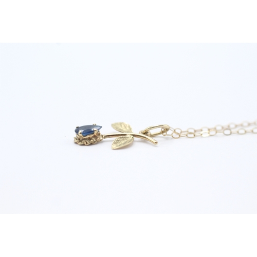 229 - 9ct gold sapphire floral pendant necklace (0.8g)