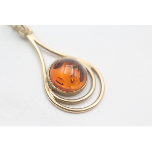 238 - 9ct gold amber pendant on chain (3.6g)