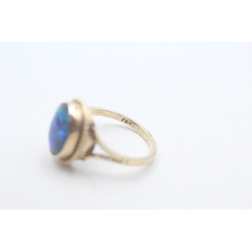 243 - 9ct gold opal dress ring (2.5g) Size K