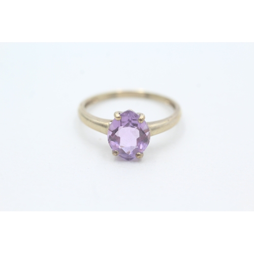 244 - 9ct gold claw set amethyst ring (1.8g) Size Q 1/2