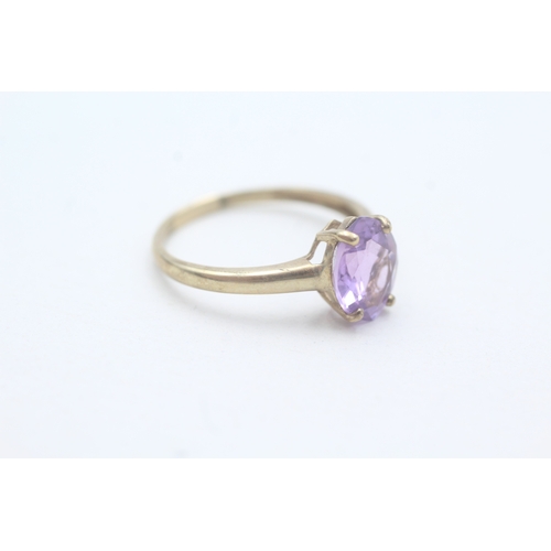 244 - 9ct gold claw set amethyst ring (1.8g) Size Q 1/2