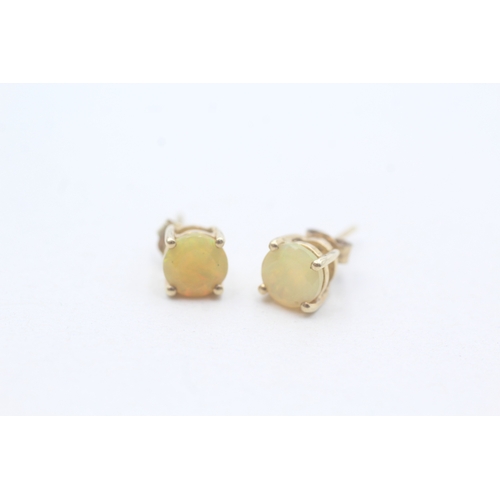 247 - 9ct gold opal stud earrings (1.2g)