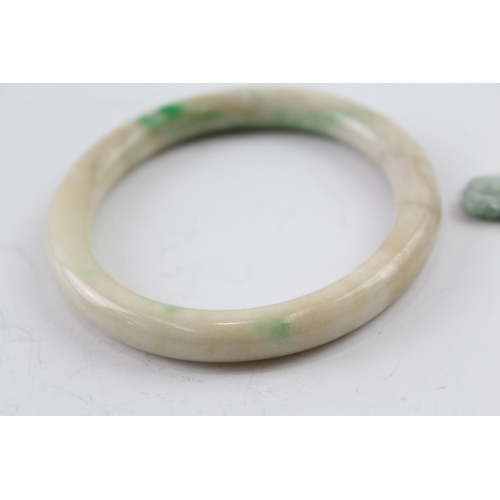 269 - Collection of Jade Jewellery inc. Bangle, Carved Pendant x 2 37g