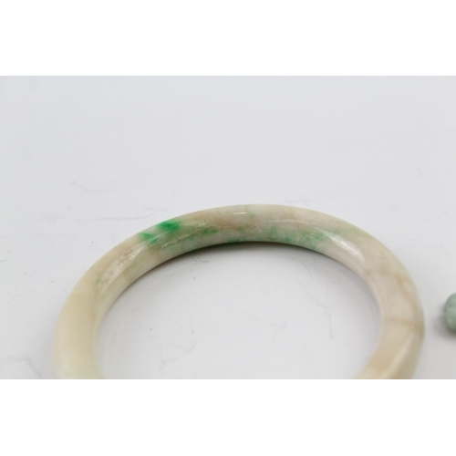 269 - Collection of Jade Jewellery inc. Bangle, Carved Pendant x 2 37g